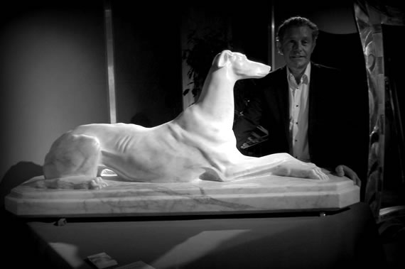 Lévrier Greyhound en marbre de Carrare - 600 heures de travail - longueur 1,50 m x hauteur 0,75 m x largeur 0,50 - poids 500 kilos - année de création : 2012.