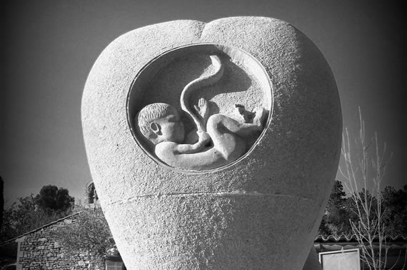 ESPOIR 04 - sculpture réalisée bénévolement en faveur des Dons du Sang - en Roche d'Espeil - 2000 heures de travail - 3,50 x 3,50 x 4,50 m - 12,50 tonnes